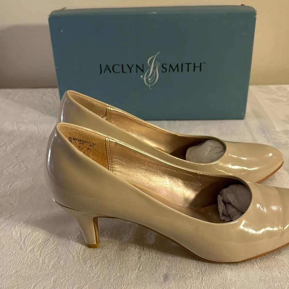 Jaclyn Smith Tabby Pumps Bone Patent Leather Sz 9.5